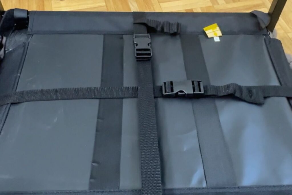 Straps on the Veehoo dog couch bed