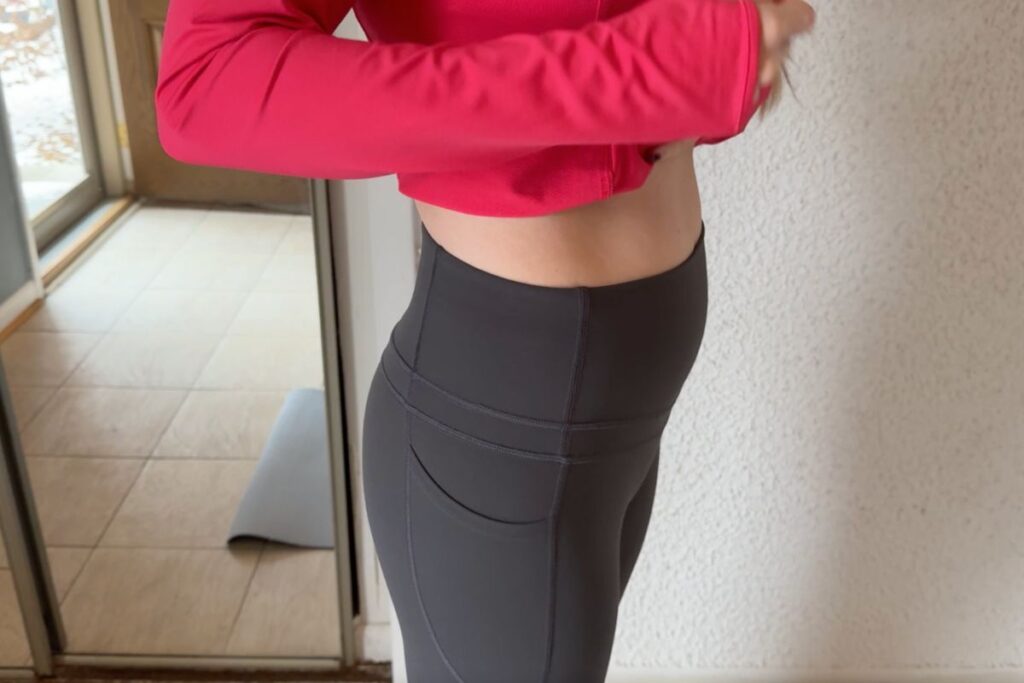 Showing stomach compression on IUGA leggins