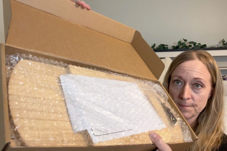Holding the desktop bookshelf in the box