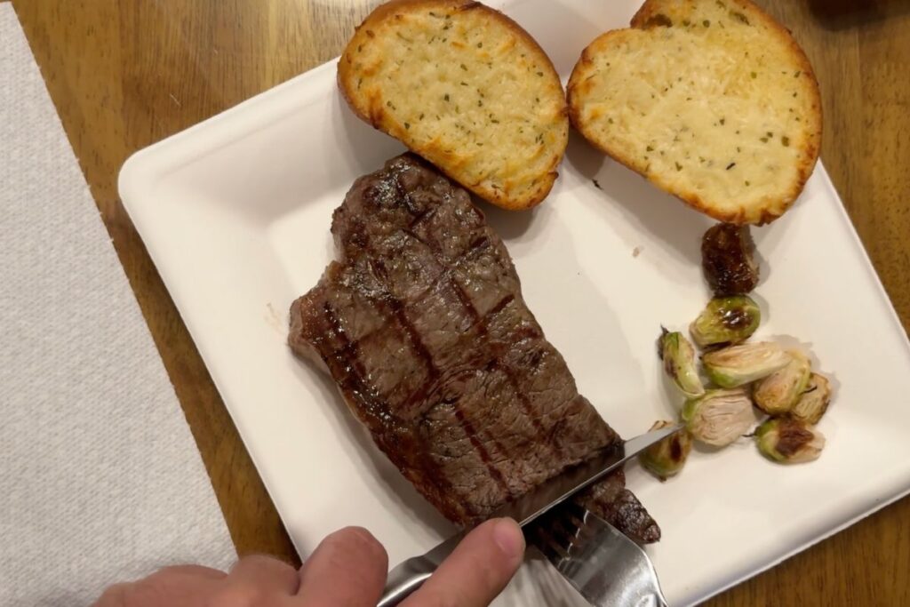 Cutting steak on an ECO SOUL compostable plate