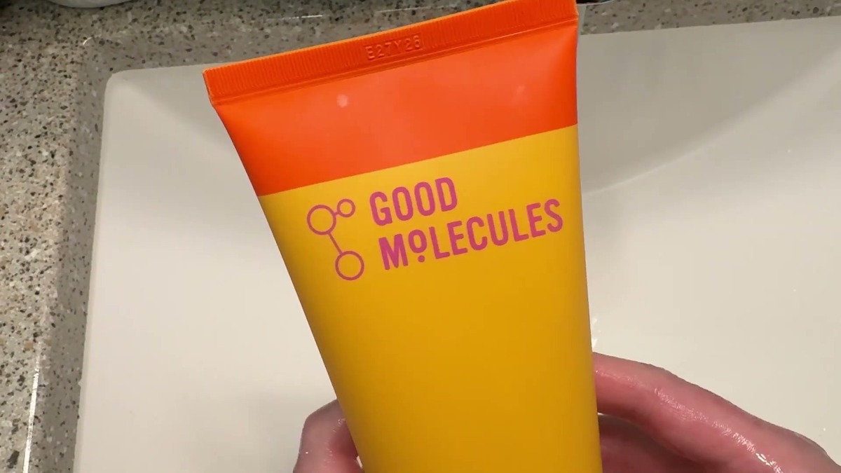 Close-up of the orange cap and Good Molecules logo on the Hydrating Facial Cleansing Gel tube