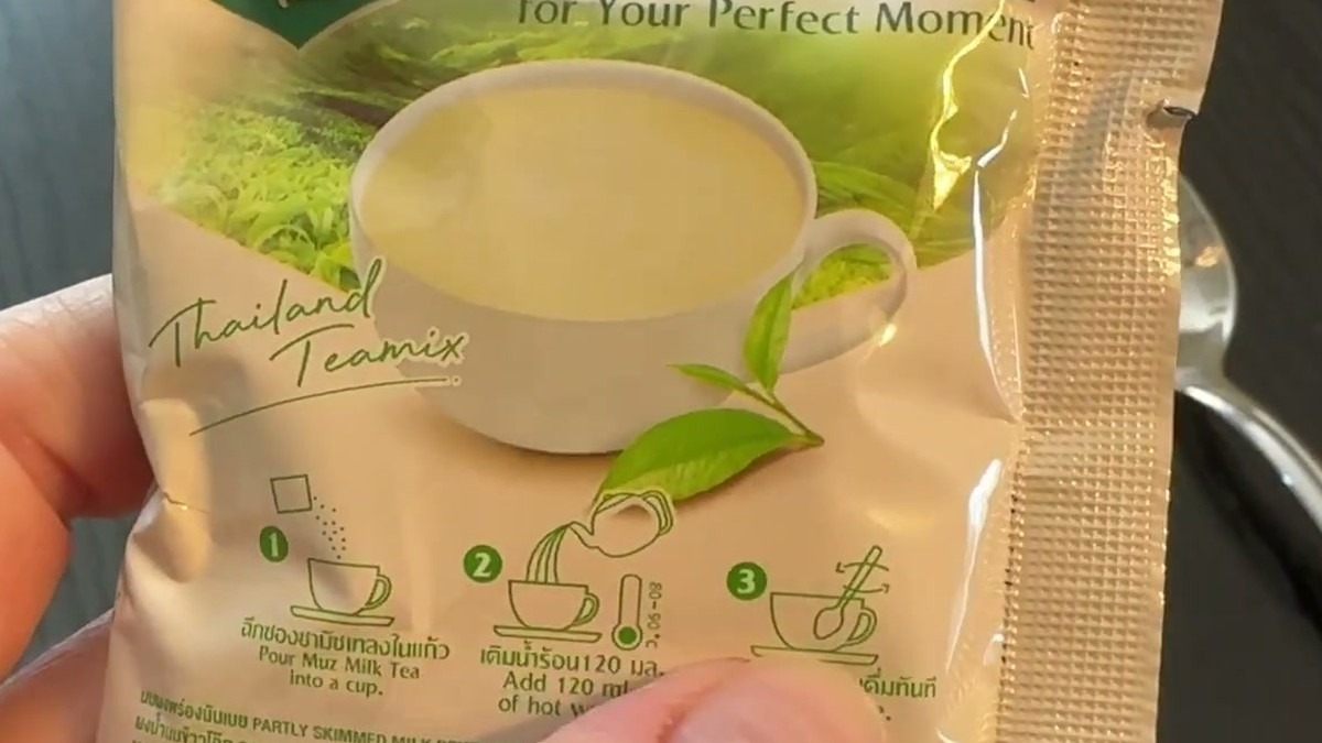 Back of a MUZ Tea sachet showing three picture instructions to add 120 ml of hot water and the ingredient list with oat milk powder and matcha powder