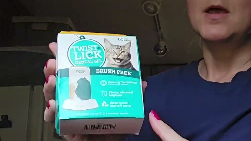 Vetality Twist + Lick Dental Gel box for cats, marked Brush Free, with a smiling tabby cat on the front